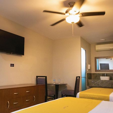 Hotel Maioris El Diez Кульякан Экстерьер фото