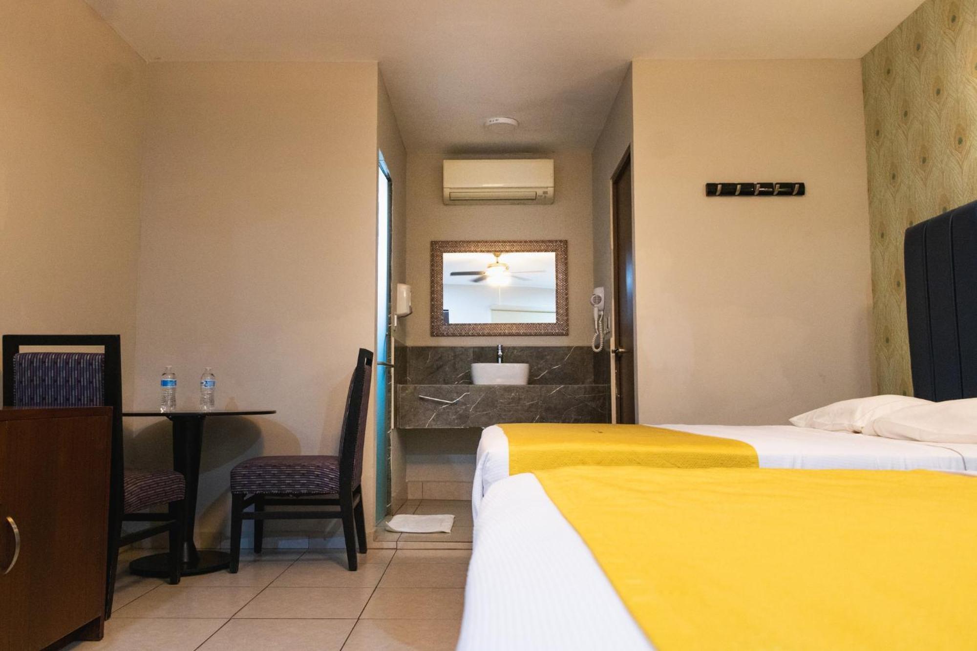 Hotel Maioris El Diez Кульякан Экстерьер фото