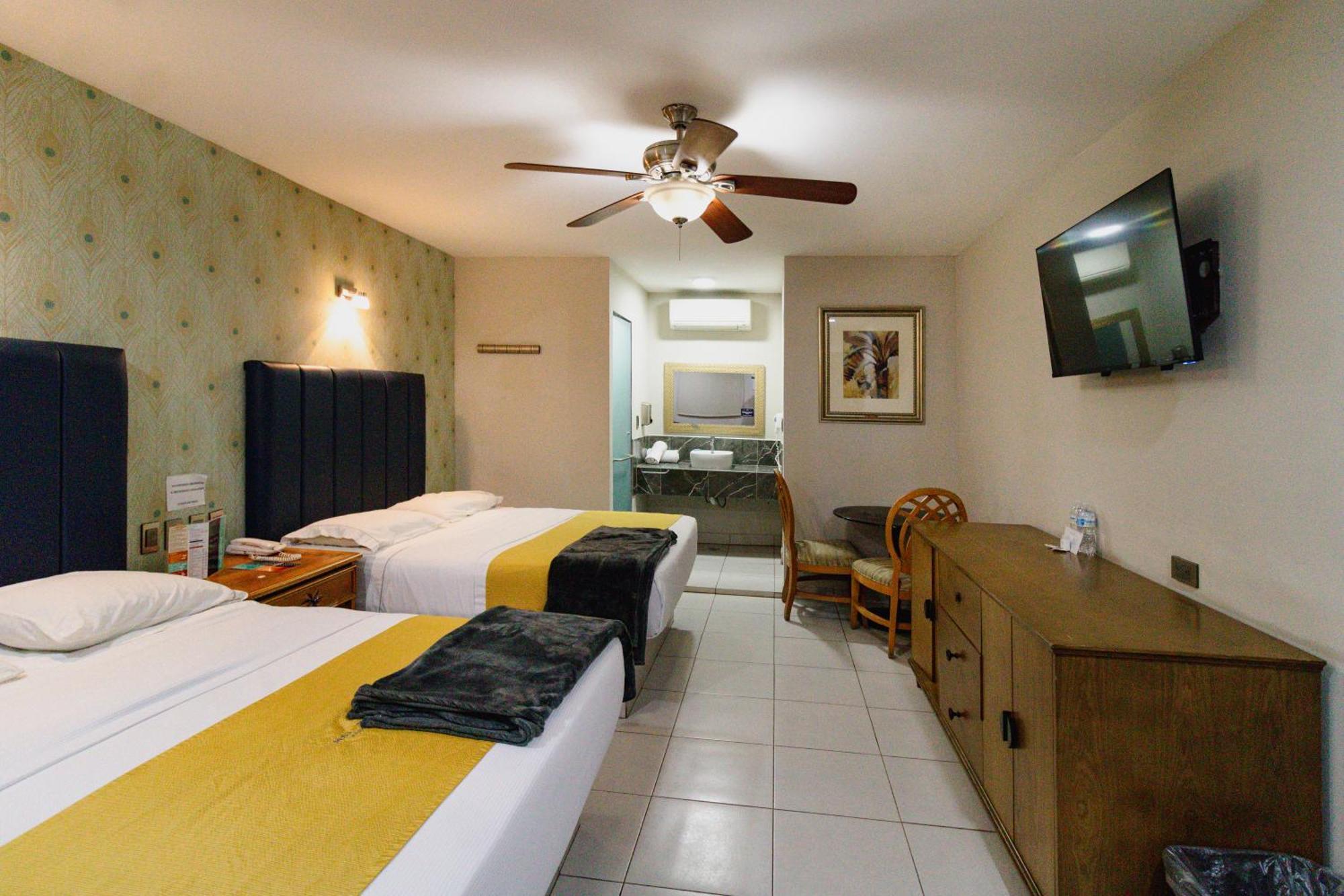 Hotel Maioris El Diez Кульякан Экстерьер фото